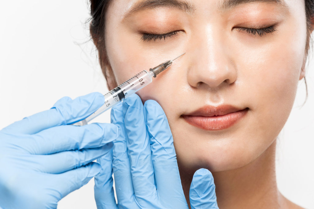 ボトックス注射の効果とは?持続期間やメリット・デメリット・副作用などもご紹介