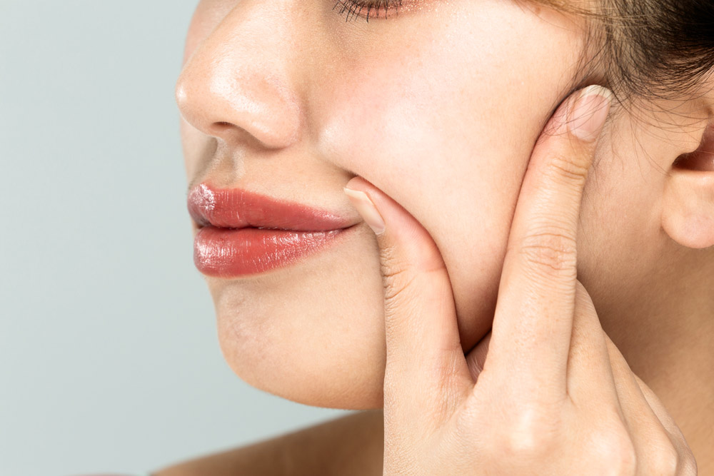 頬のたるみを改善したい!原因と改善法をご紹介