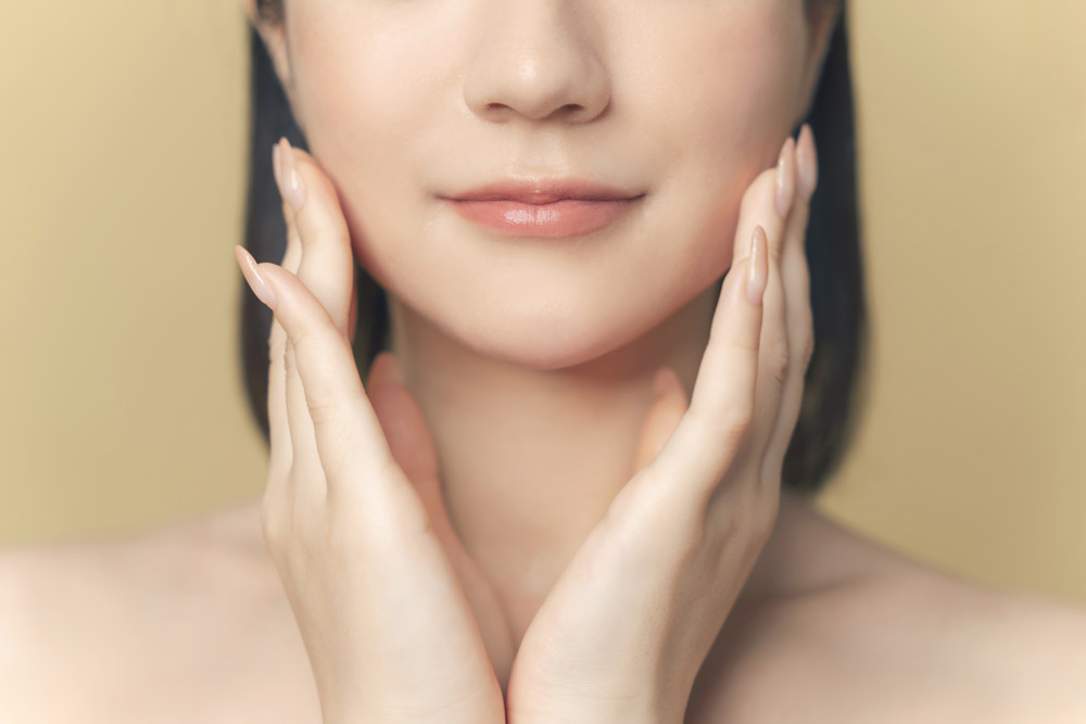 気になる丸顔は治せる?顔痩せの方法を詳しくご紹介